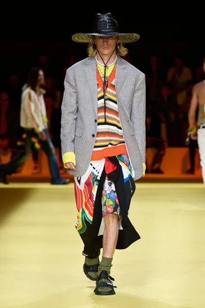 Look 13